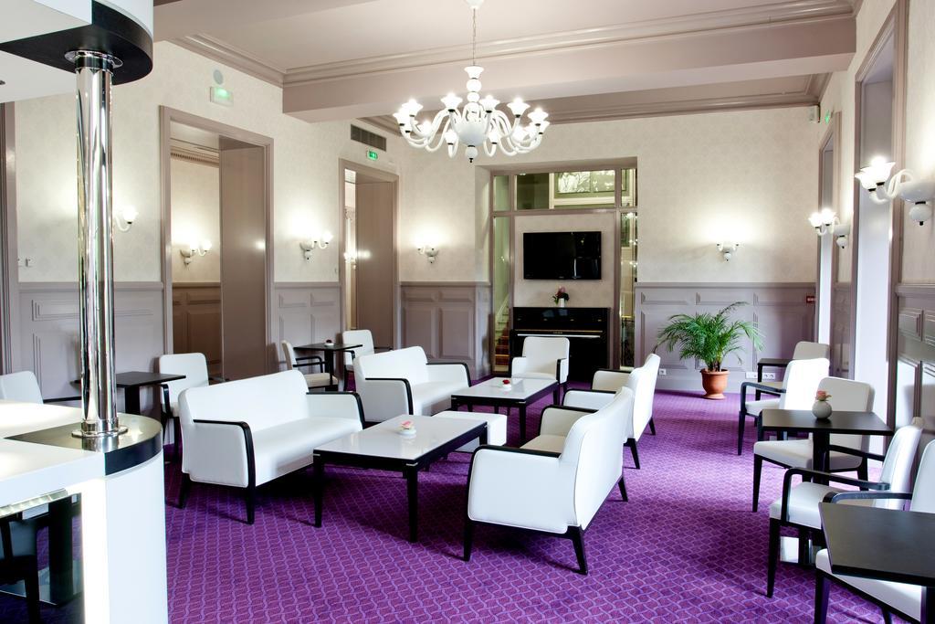 Chapelle Et Parc Hotel Lourdes