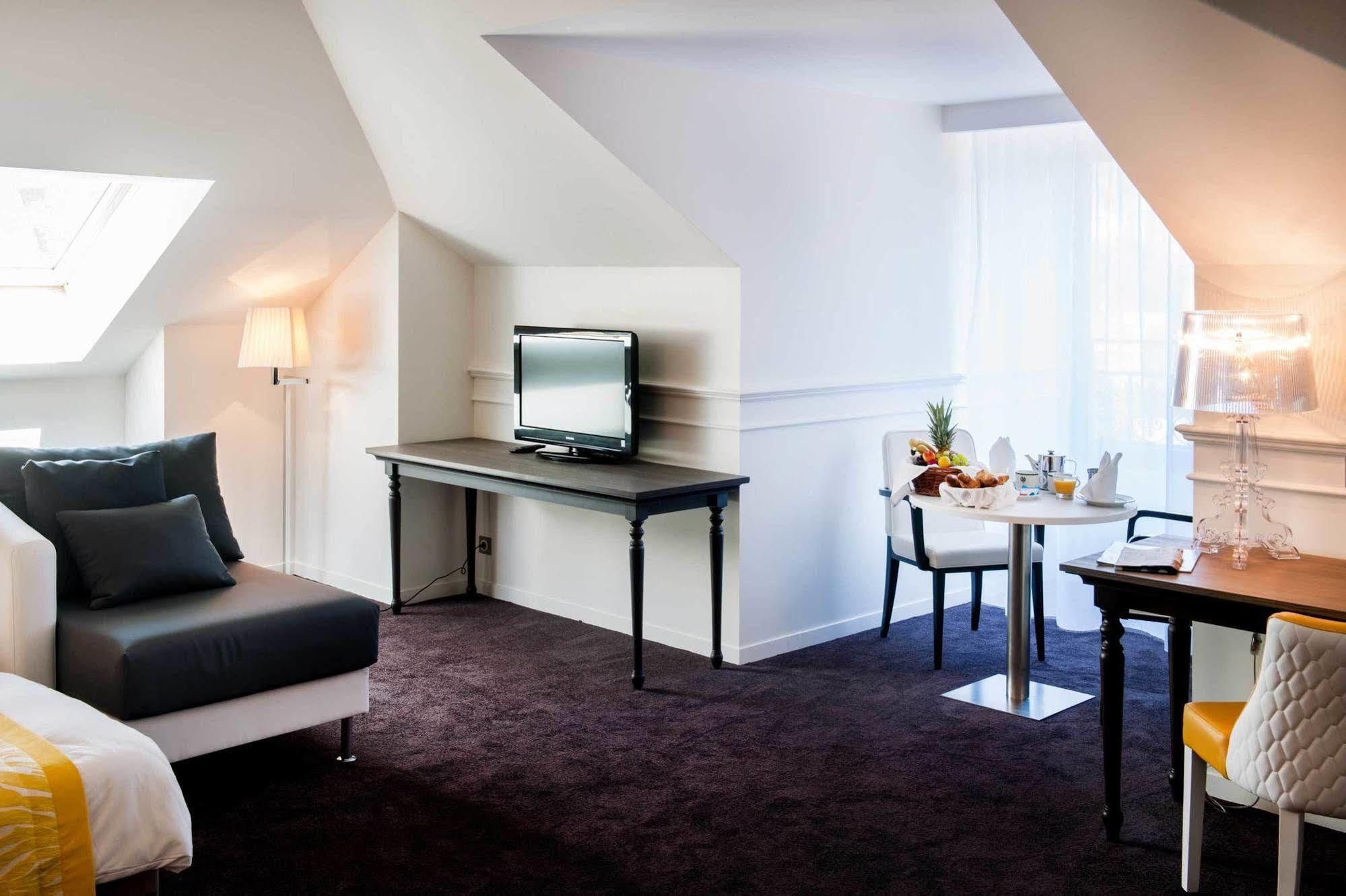 Chapelle Et Parc Hotel Lourdes